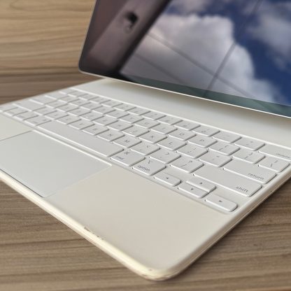iPad Pro M2 12,9"Polegadas 256GB SPACE GRAY + Apple Pencil 2ª Geração + Magic Keyboard BRANCO (seminovo) - Image 3