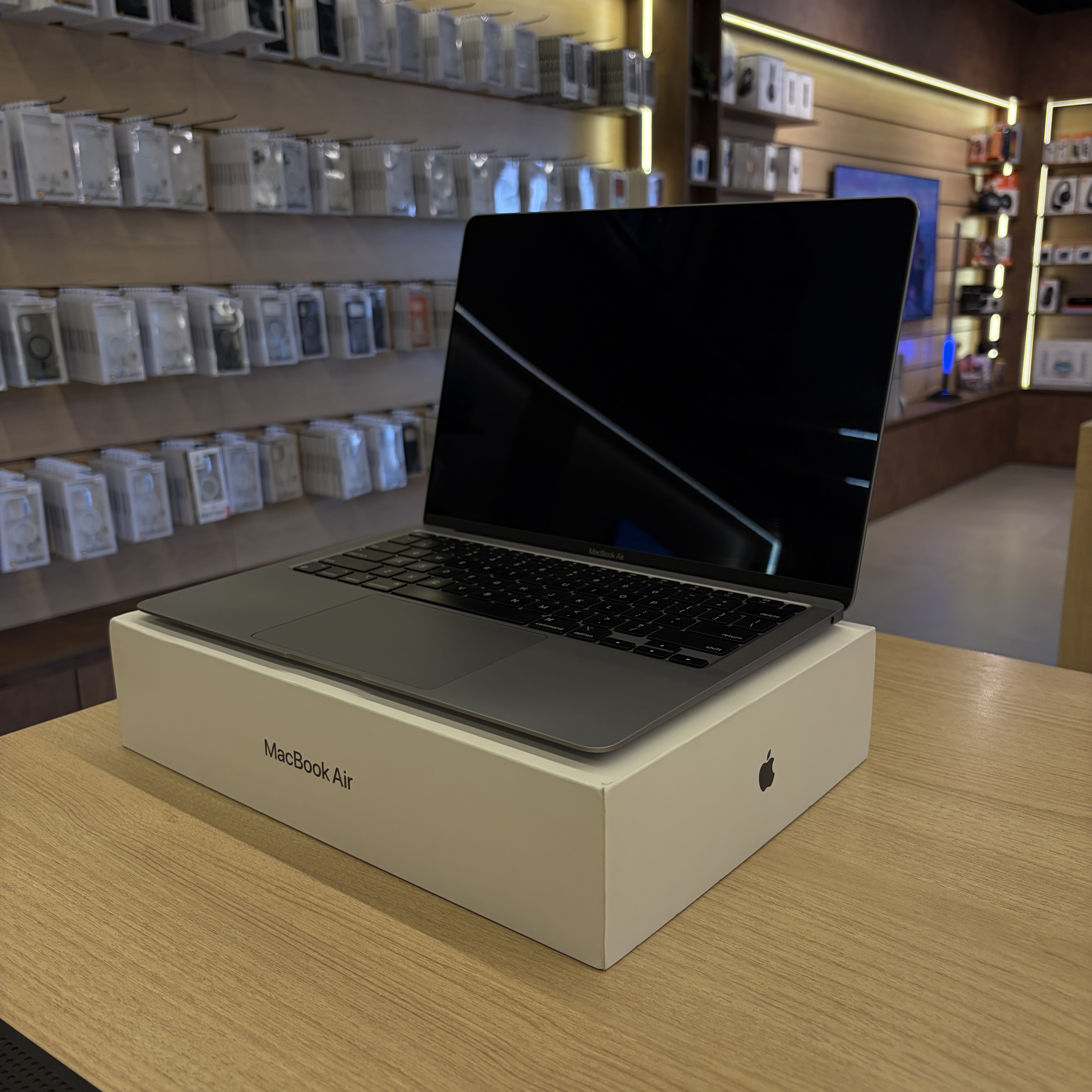MacBook Air M1 512GB 8GB スペースグレイ Macbook Air M1 13″ 512GB SSD 8GB RAM SPACE GRAY (seminovo) – LS