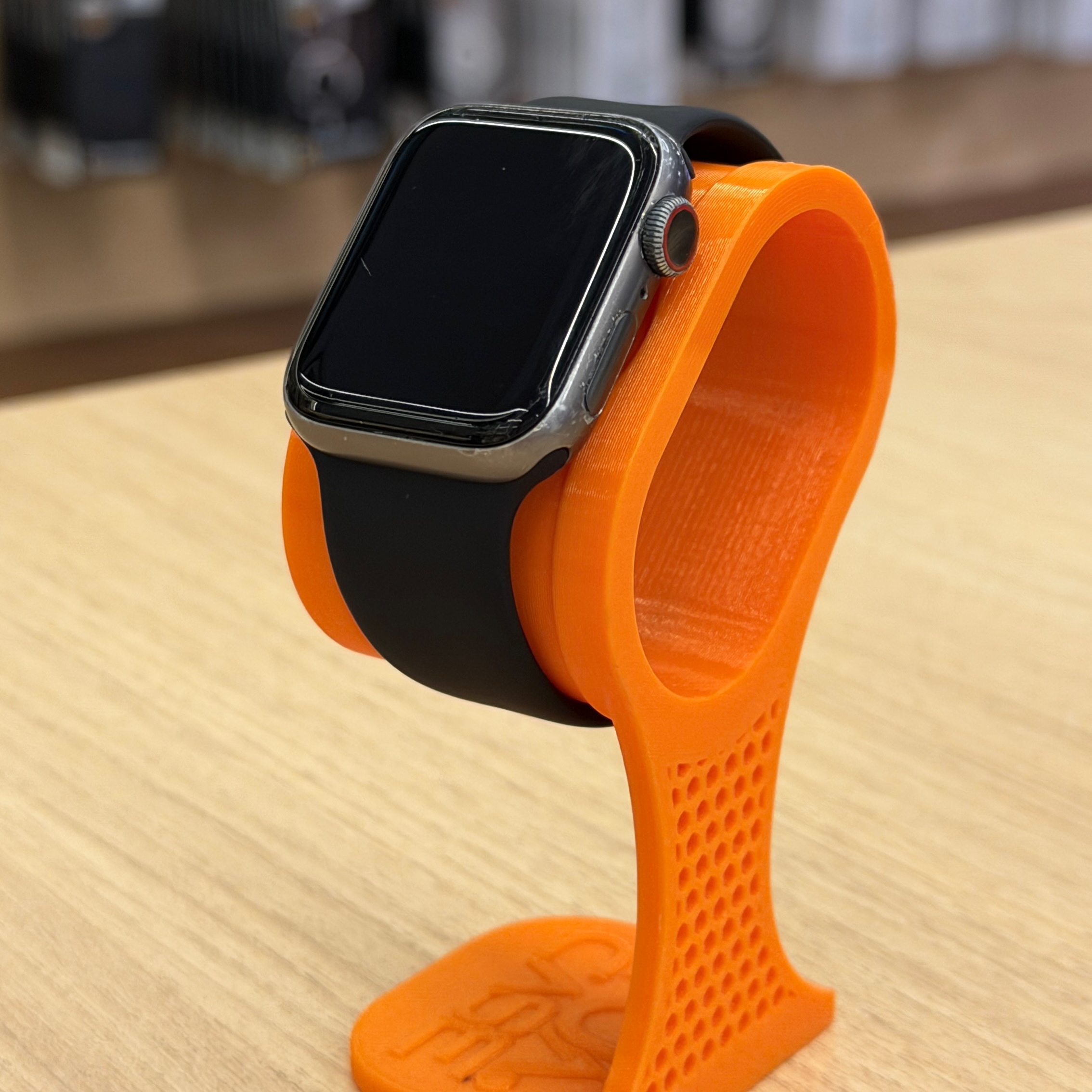 Apple Watch series5 GPSモデル　40mm Apple Watch Series 5（GPSモデル）- 40mm ゴールドアルミニウムケース